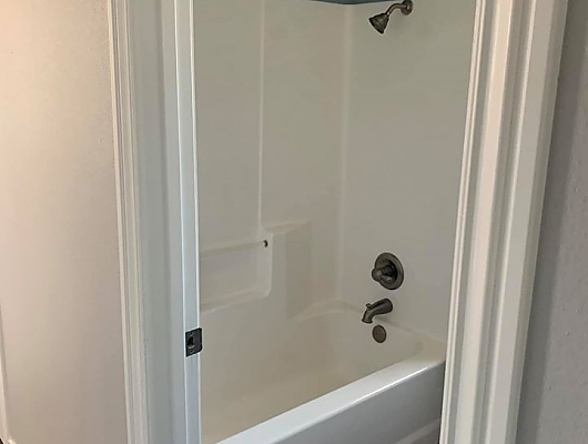 712